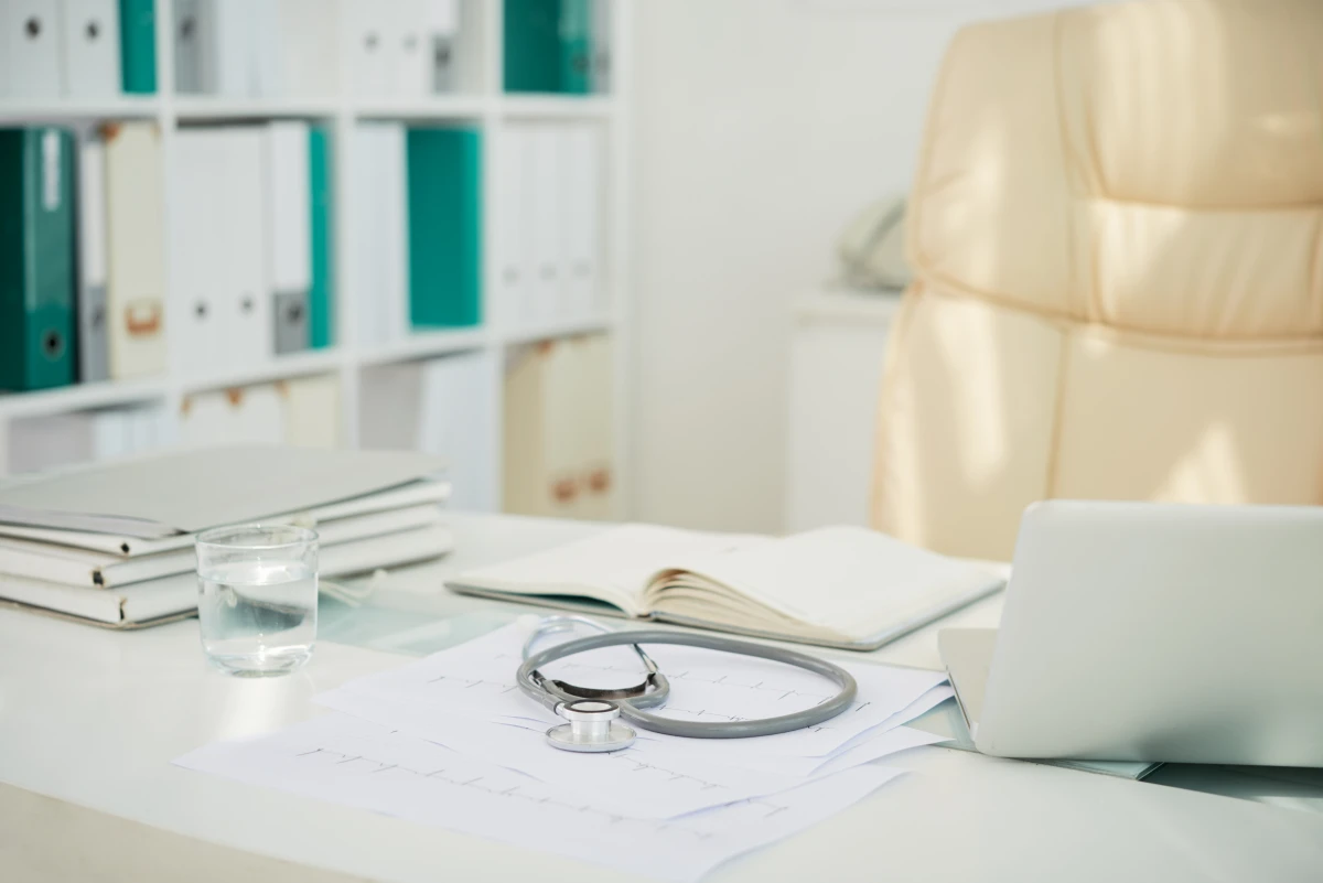 La santé au bureau : prévenir les TMS par des exercices simples